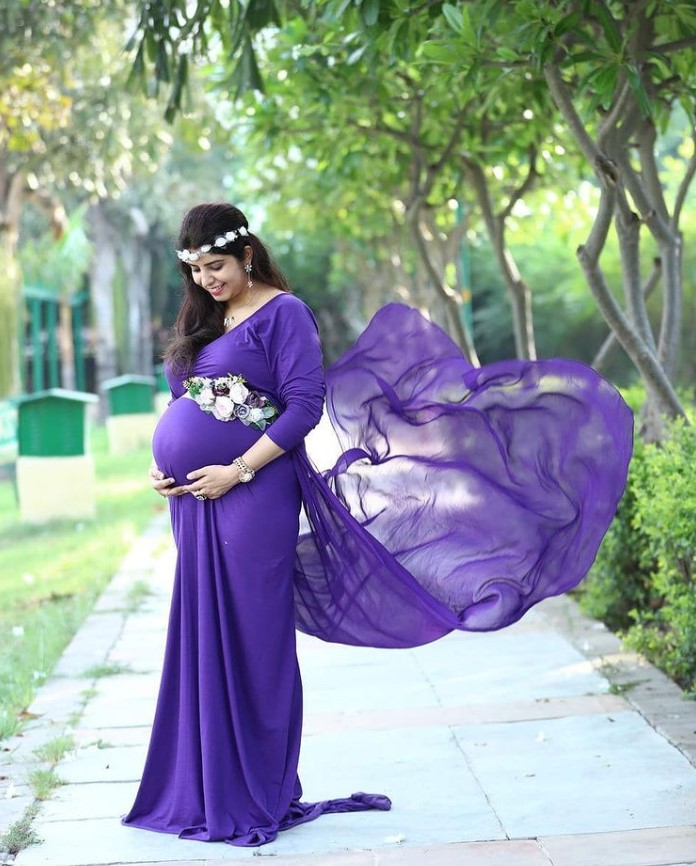 Lavender Lace Gown for Maternity Photoshoot